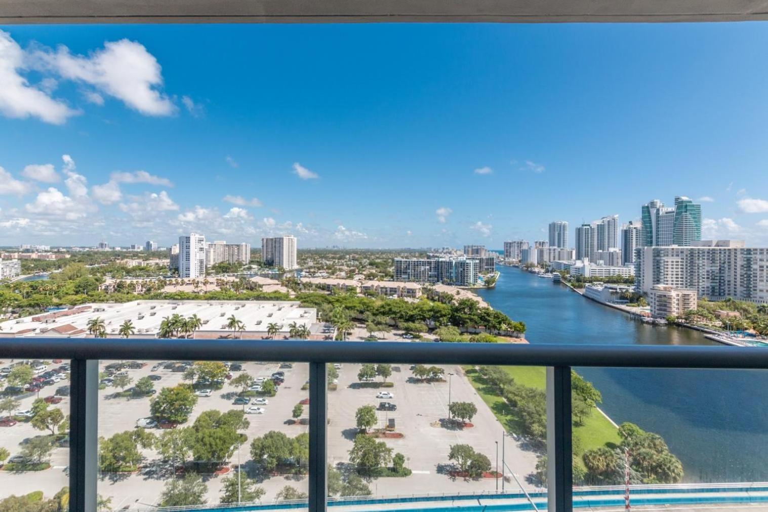 Modern One Bedroom Rental At Beach Walk Resort Miami 18Th Floor ฮาลลันเดลบีช ภายนอก รูปภาพ