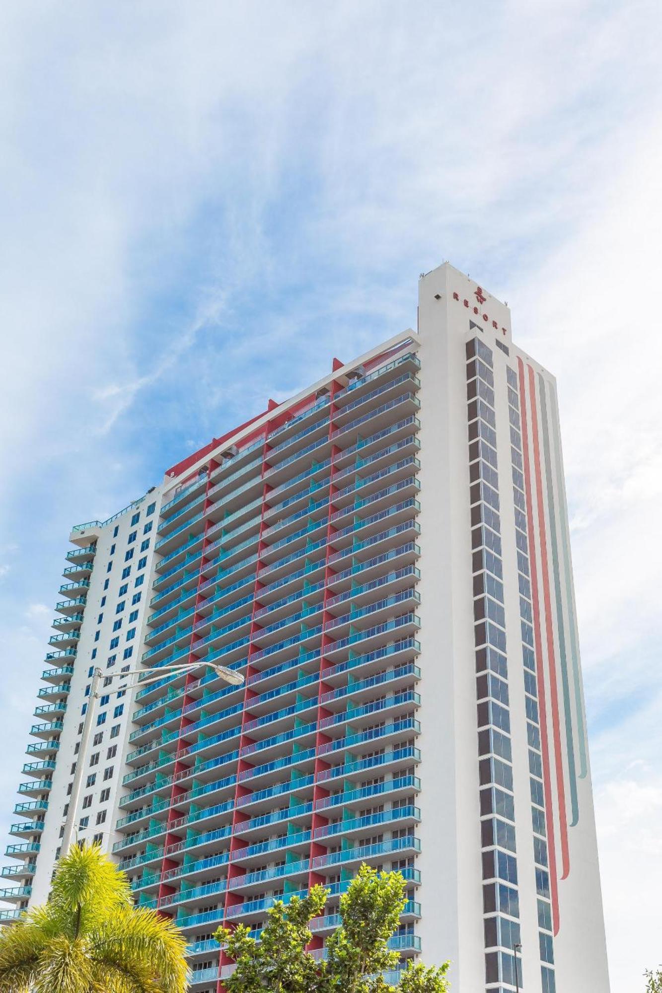 Modern One Bedroom Rental At Beach Walk Resort Miami 18Th Floor ฮาลลันเดลบีช ภายนอก รูปภาพ