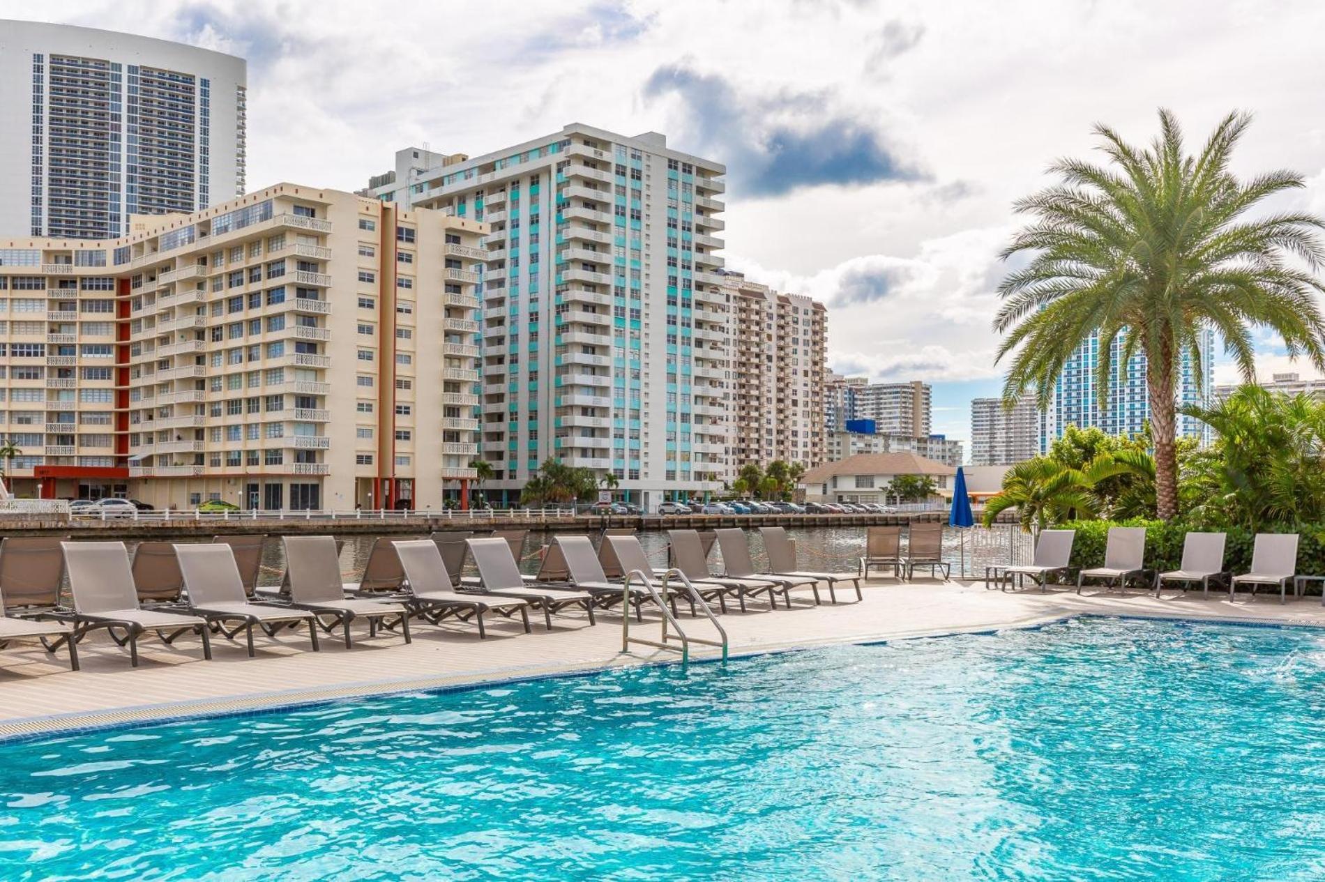Modern One Bedroom Rental At Beach Walk Resort Miami 18Th Floor ฮาลลันเดลบีช ภายนอก รูปภาพ